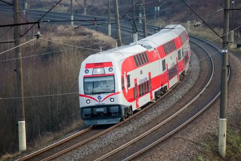 Visapusiškos geležinkelių paslaugos – profesionaliai prižiūrime, remontuojame ir optimizuojame geležinkelio infrastruktūrą.